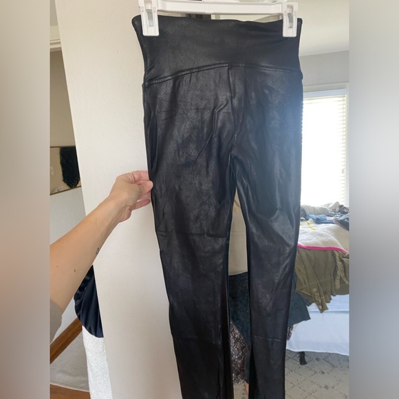 SPANX Leather-look leggings size Medium - Picture 5 of 5